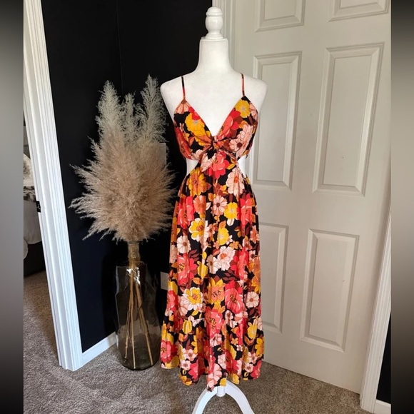 Dress Forum Los Angeles Floral Tiered Cut Out Midi/Maxi Dress 
size Large - Picture 2 of 12